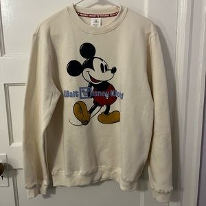 NWT WALT DISNEY WORLD SWEATSHIRT SIZE SMALL